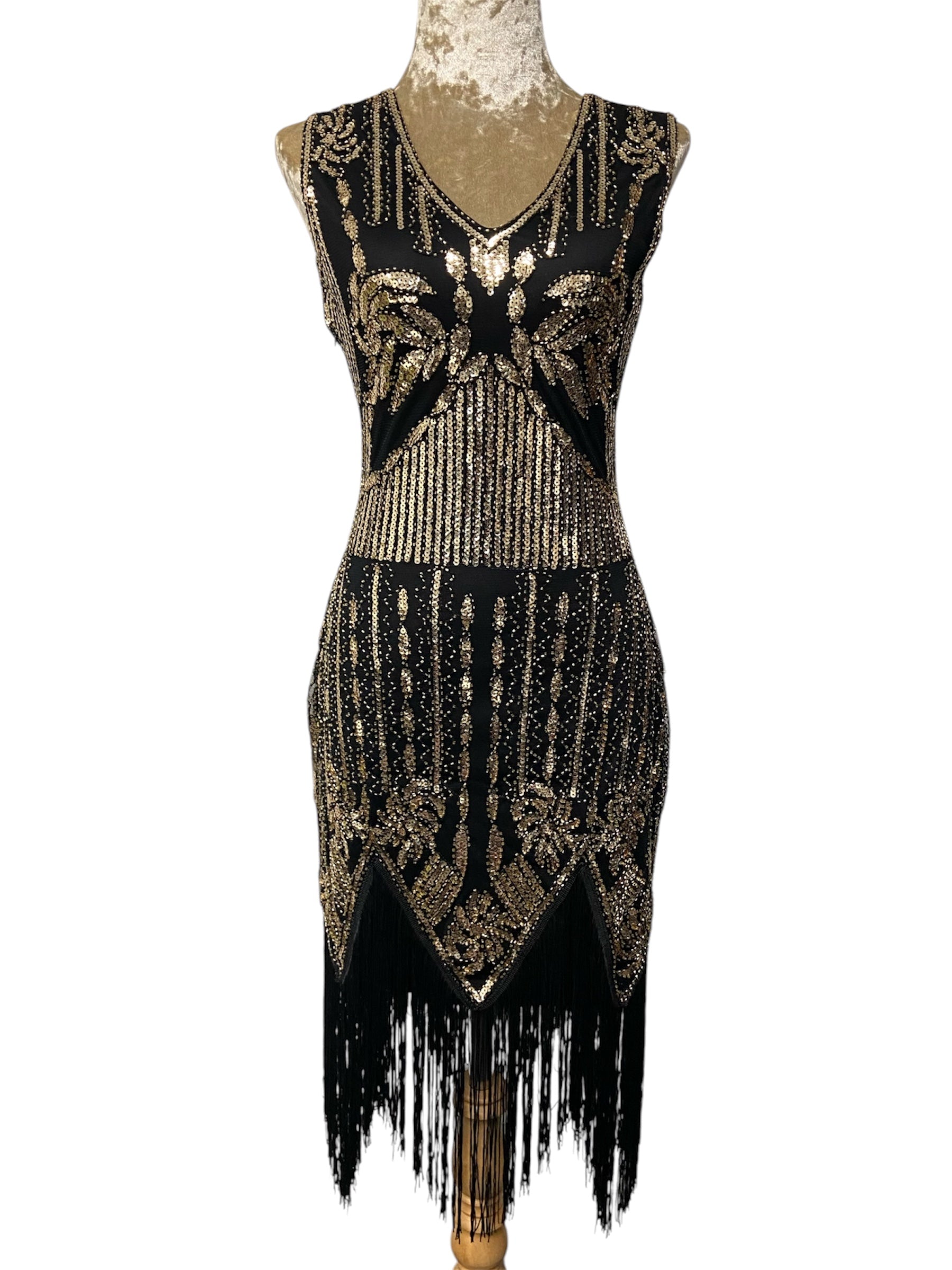 do you wear a dress to homecoming What to Homecoming: Outfit Ideas for Girls, Guys & More silhouette: fitted