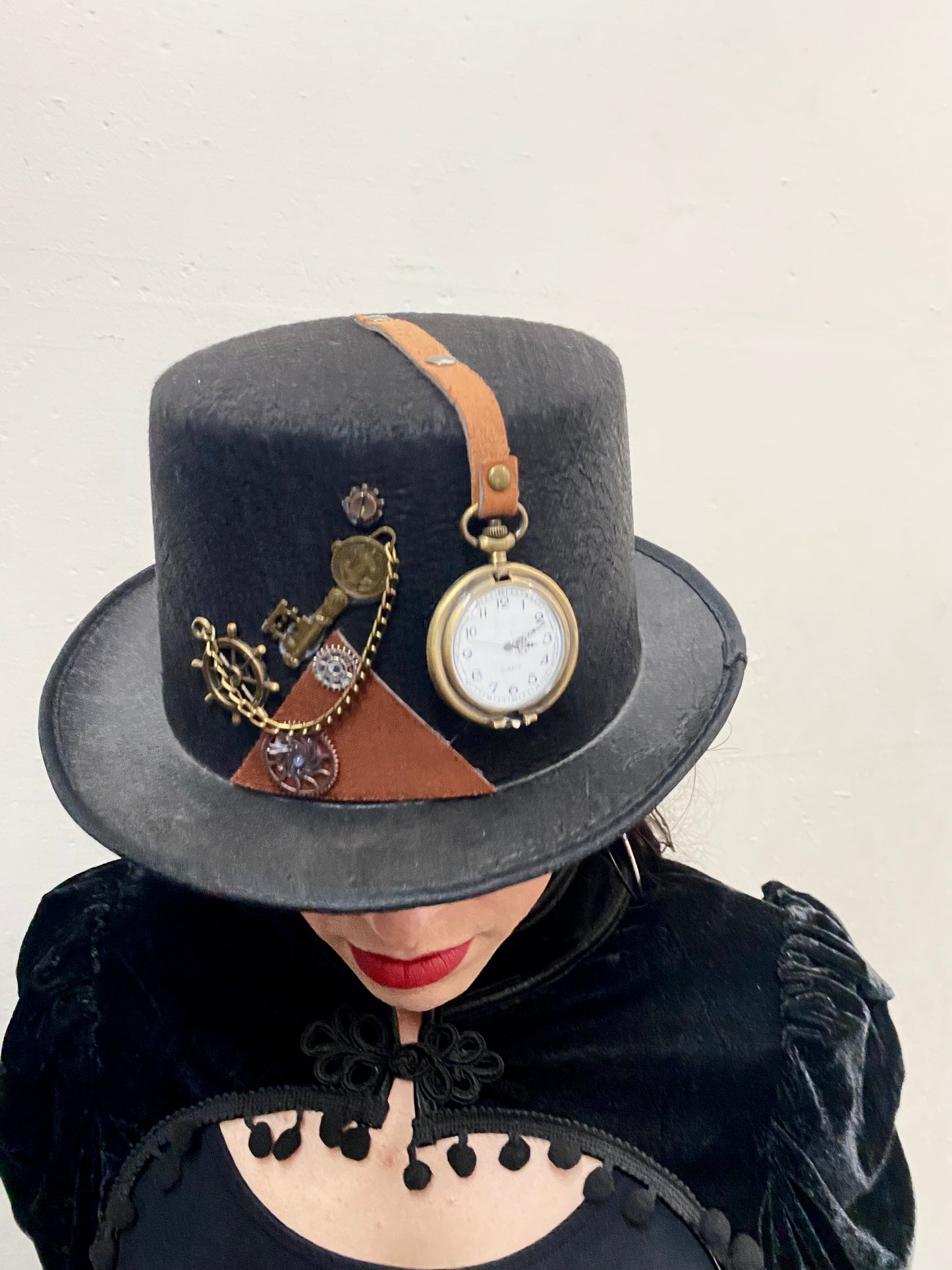Clock and Chain Steampunk Top Hat (KK)