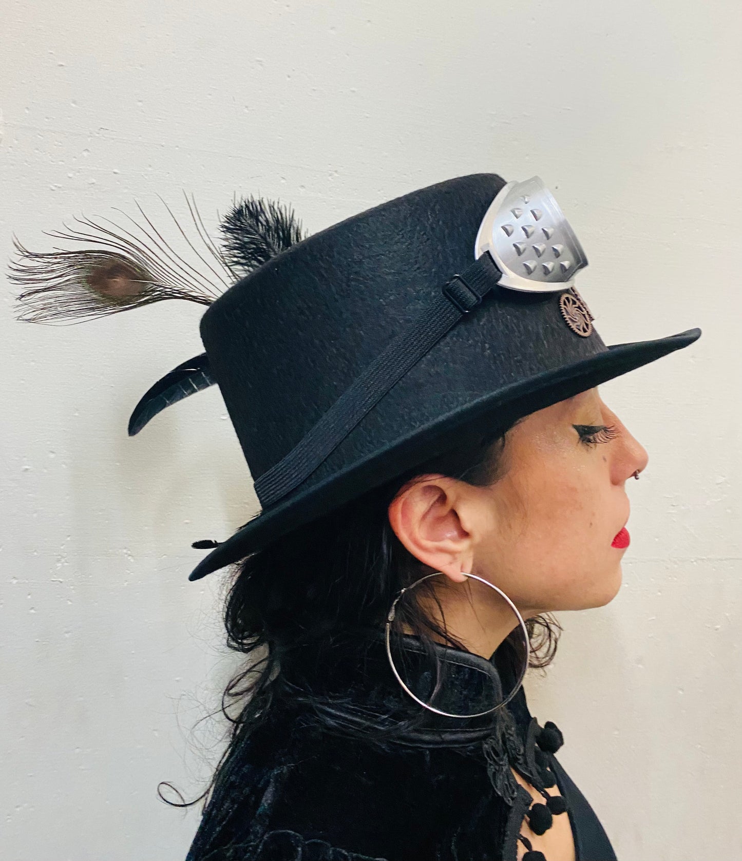 Feather and Silver Goggles Steampunk Top Hat (MM)