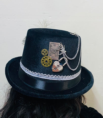 Heart Padlock & Chains Steampunk Top Hat (OO)