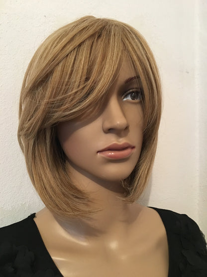 Sandy Blonde Deluxe Cropped Bob Wig