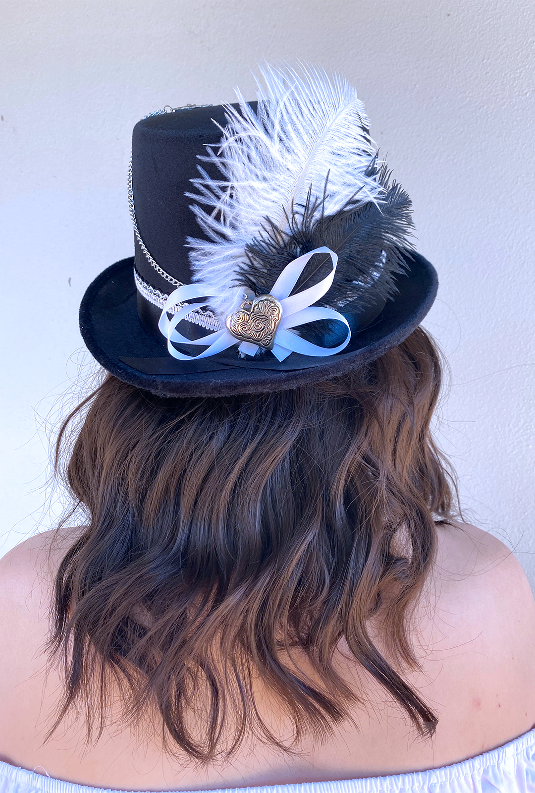 Steampunk Chains and White Feather Hat (ZZ)