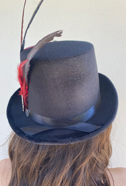 Steampunk Red Feather and Chains Hat (UU)