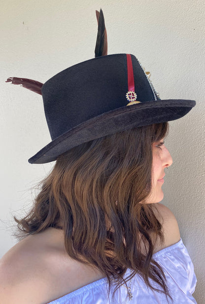 Steampunk Red Feather and Chains Hat (UU)