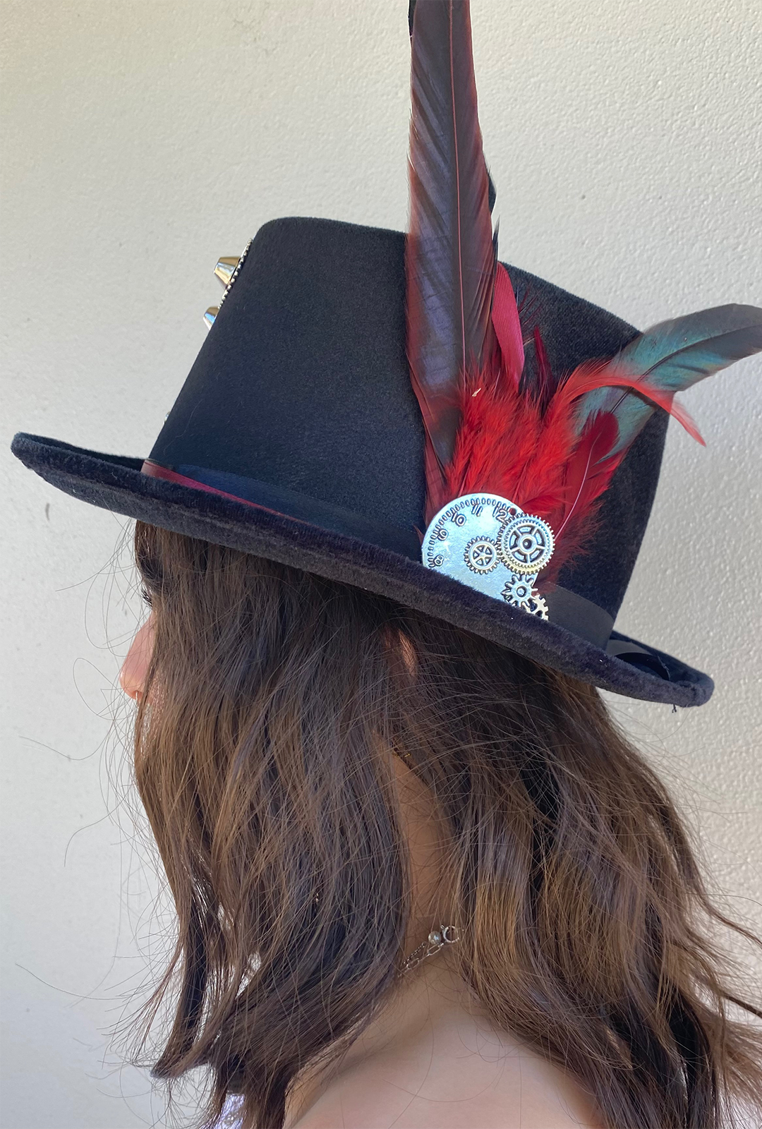 Steampunk Red Feather and Chains Hat (UU)