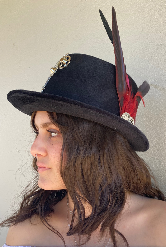 Steampunk Red Feather and Chains Hat (UU)